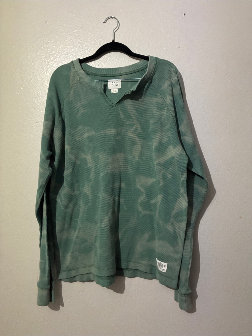 BDG Bleached Marbled Thermal Long Sleeve - Picture 2 of 6